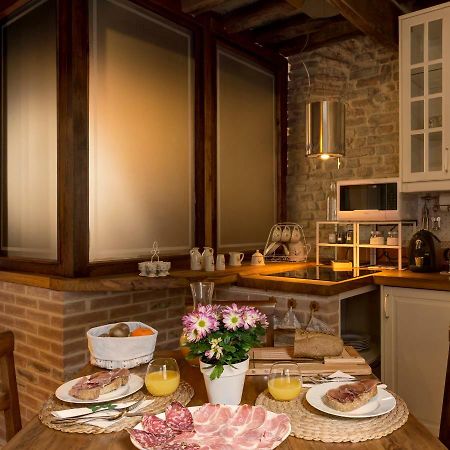 Le Stanze Di Rigoletto Bed & Breakfast Parma Bagian luar foto