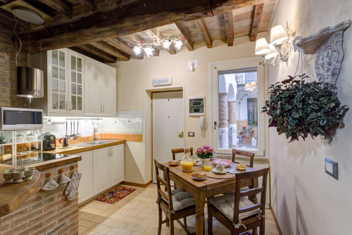 Le Stanze Di Rigoletto Bed & Breakfast Parma Bagian luar foto